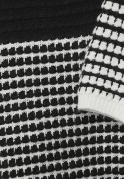 Strukturierter Pullover