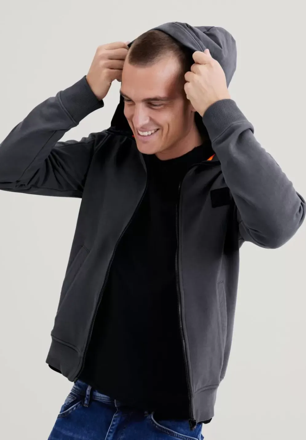 Sweatshirtjacke Mit Kapuze