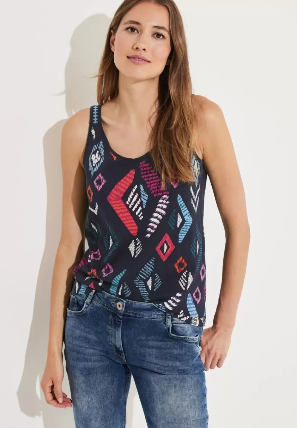 Top Mit Print Und Stickerei