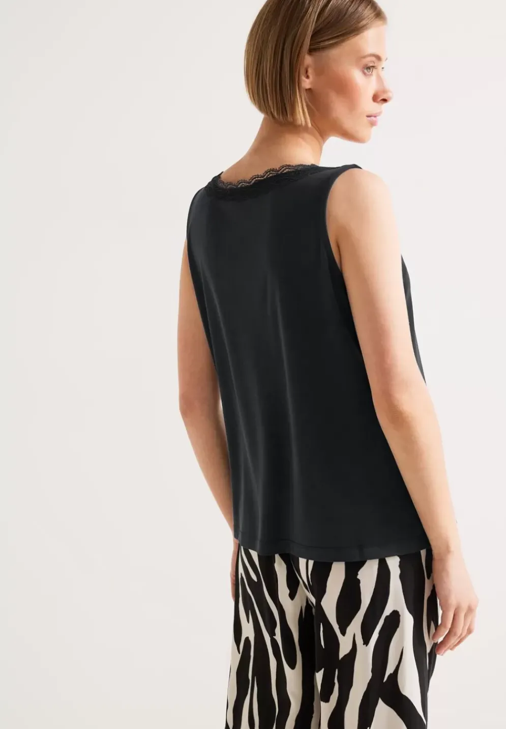 Top Mit Spitzen V-Neck