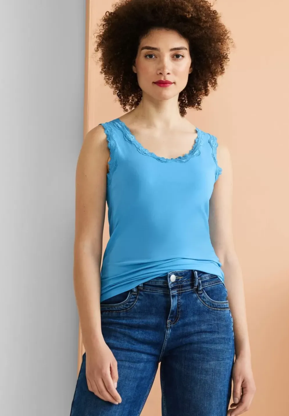Top Mit Spitzendetail