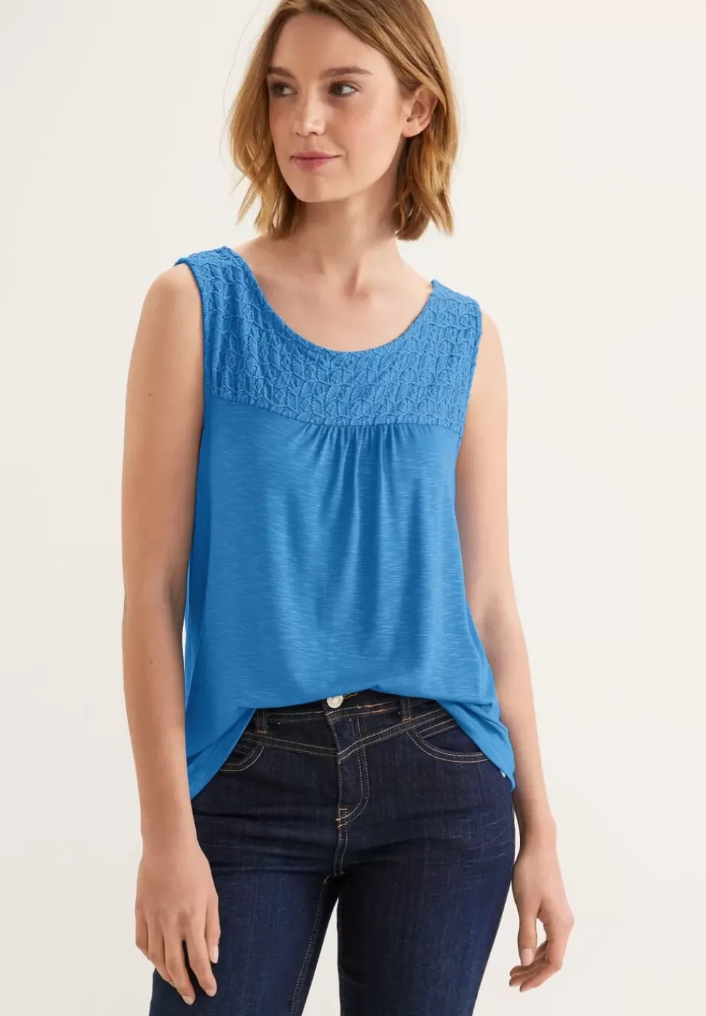 Top Mit Spitzendetail