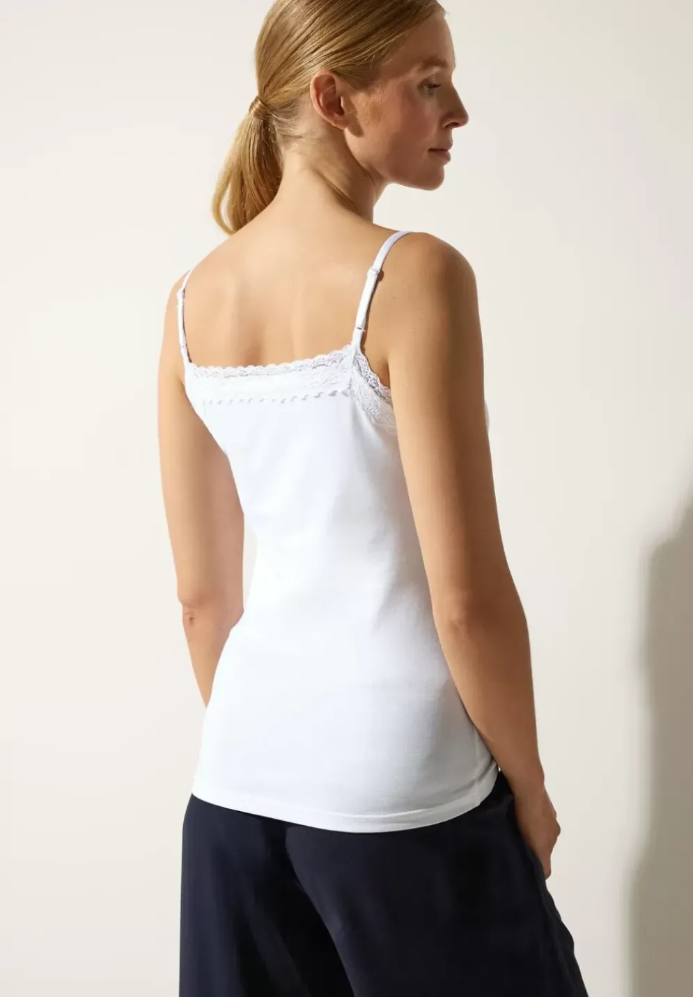 Top Mit Spitzendetail