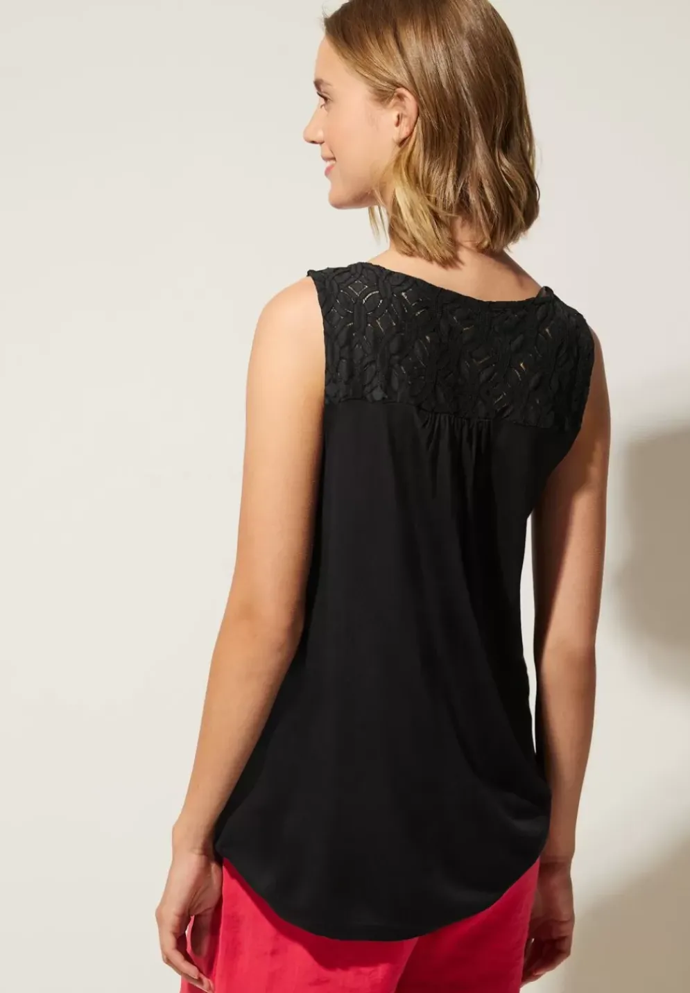 Top Mit Spitzendetail