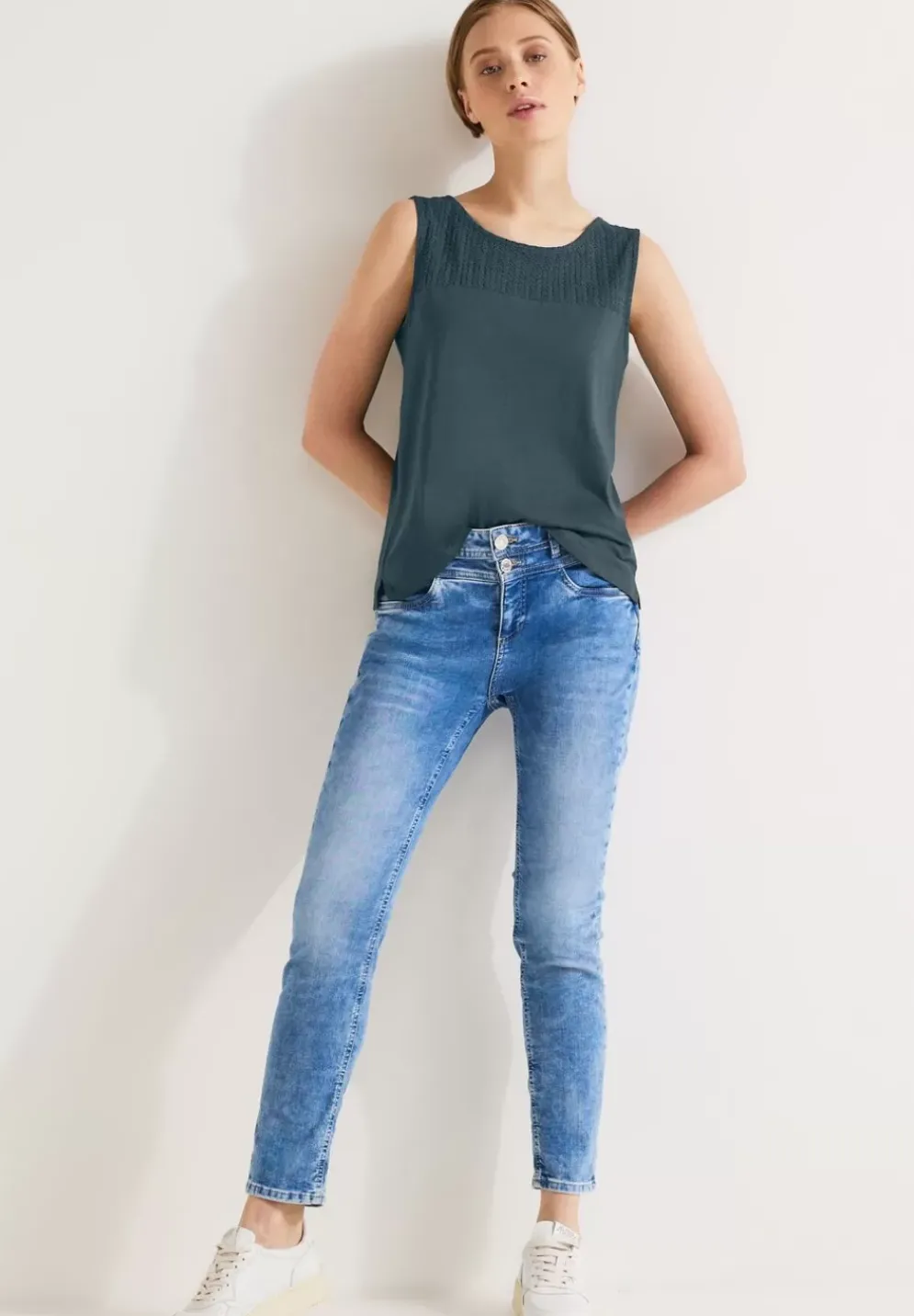Top Mit Spitzendetail