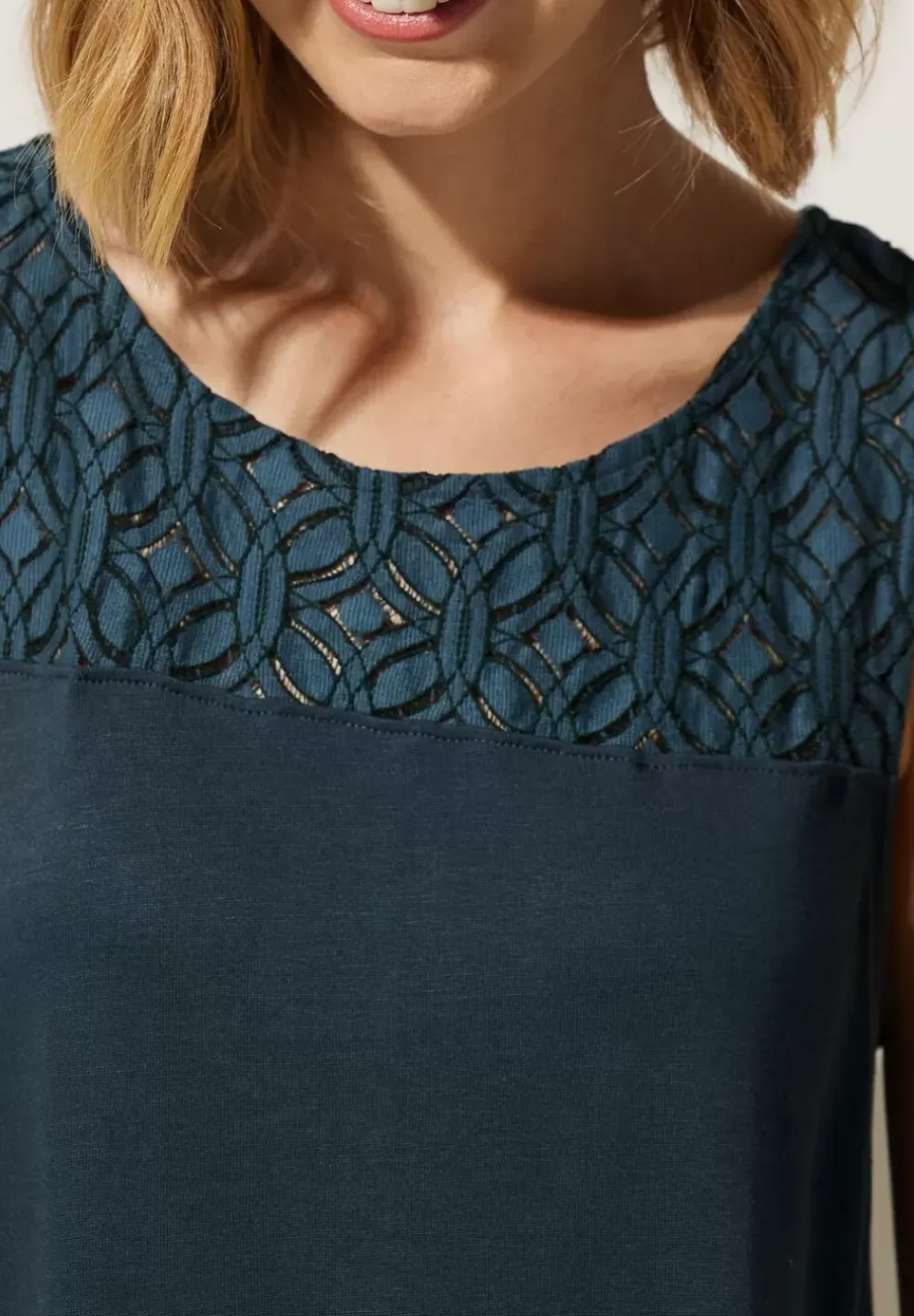 Top Mit Spitzendetail