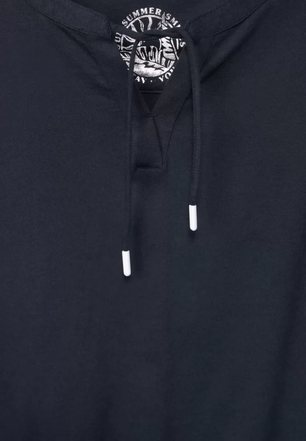 Top Mit Stickereidetail