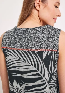Top Mit Stickereidetails