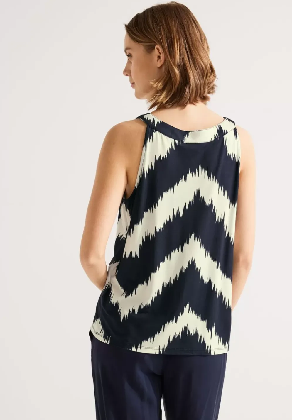Top Mit Zick Zack Print