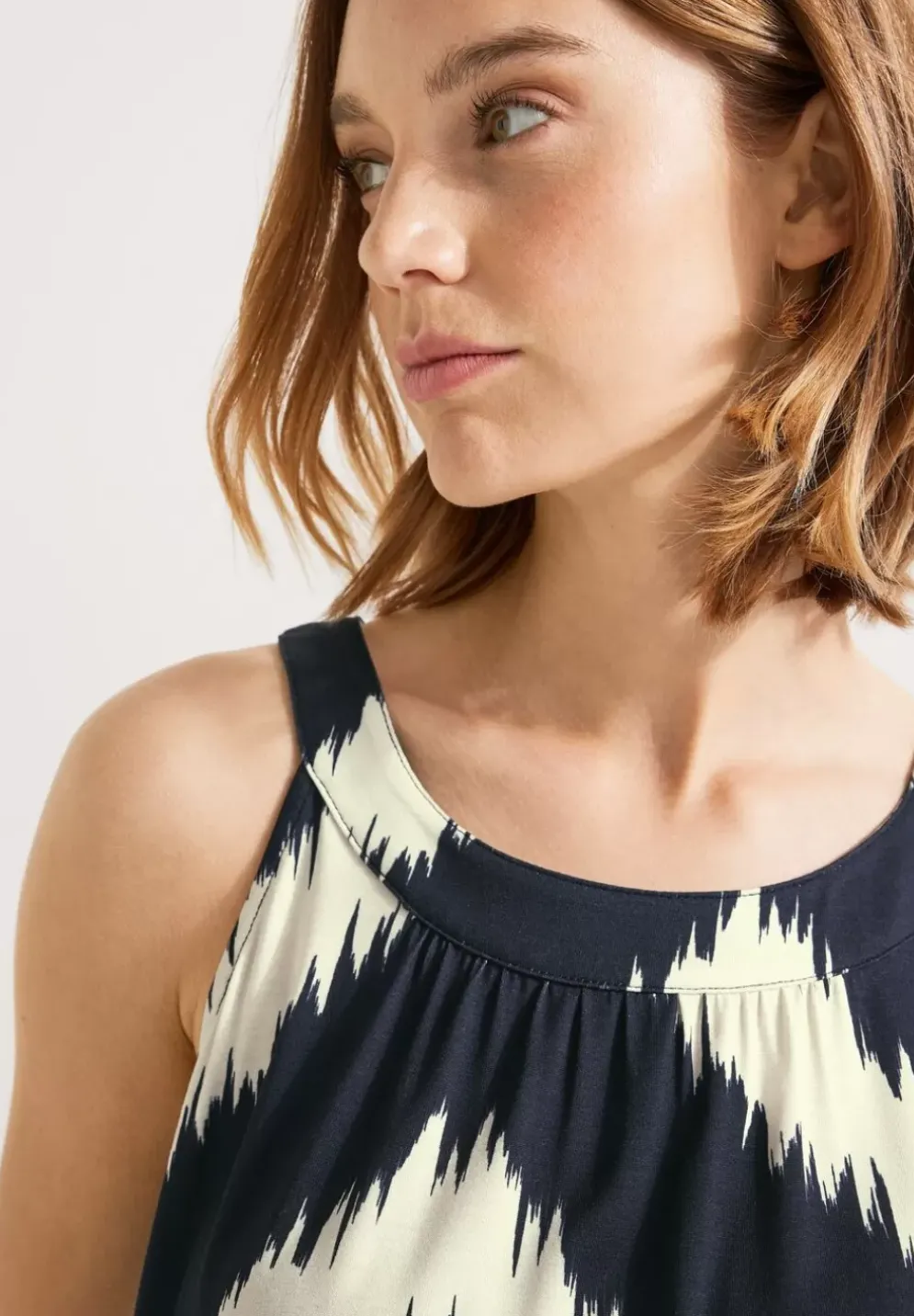Top Mit Zick Zack Print
