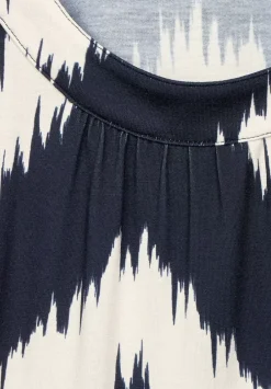 Top Mit Zick Zack Print
