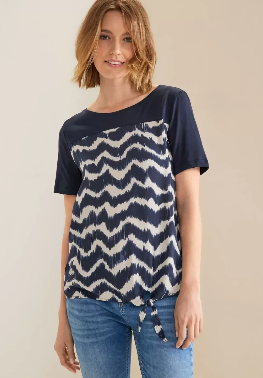 T-Shirt Im Materialmix