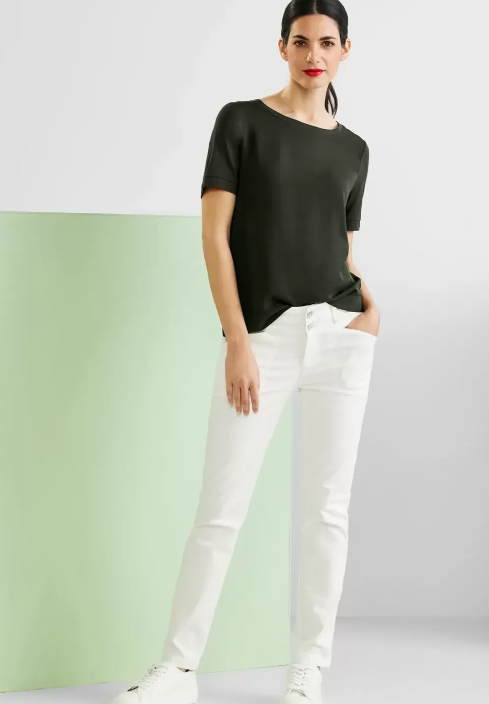 T-Shirt Im Materialmix