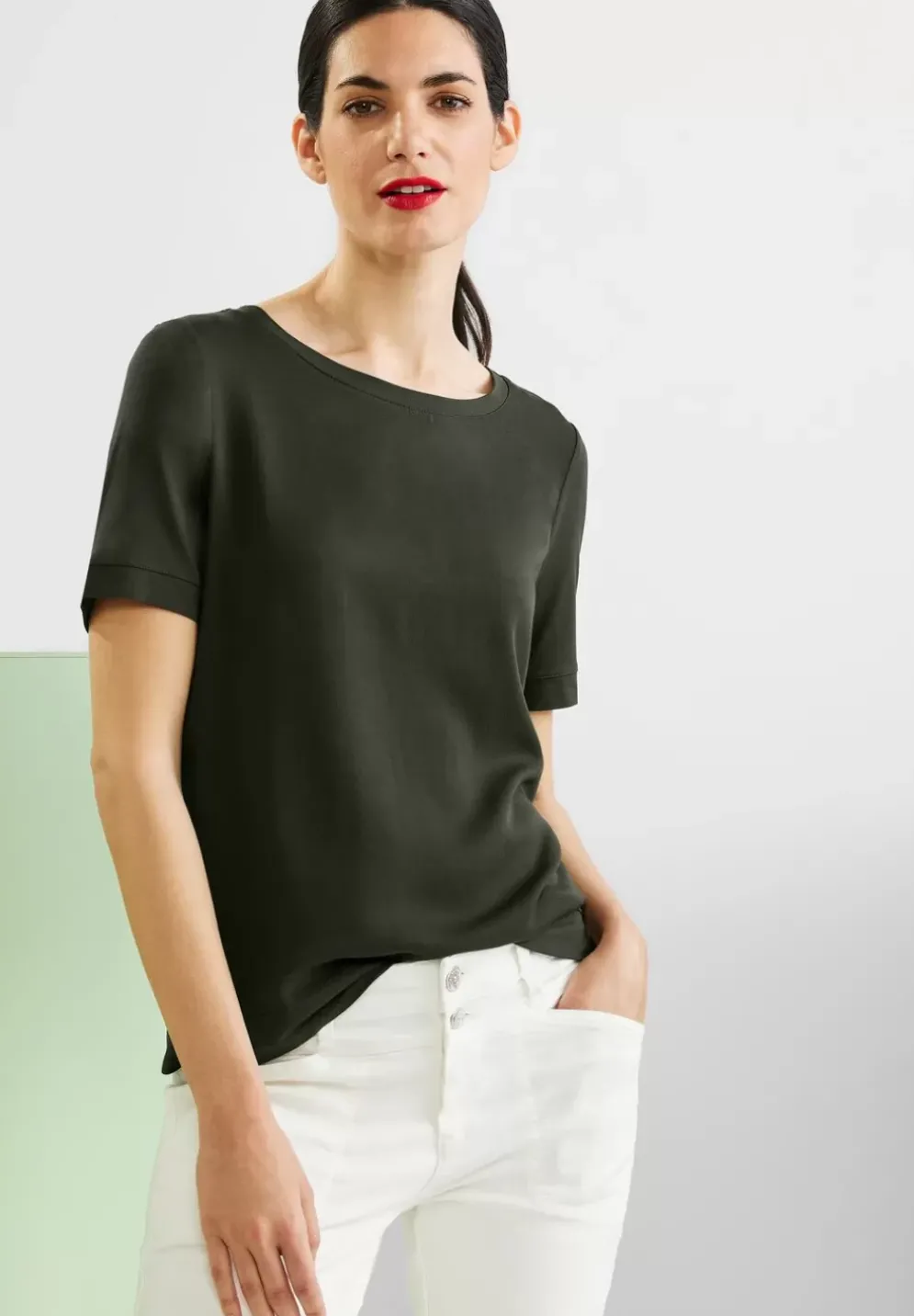 T-Shirt Im Materialmix