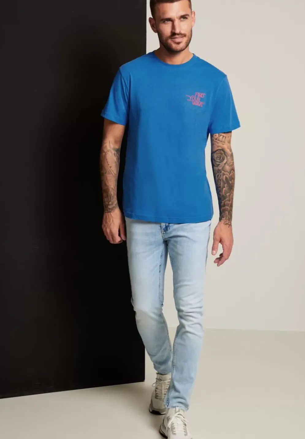 T-Shirt Mit Brustprint