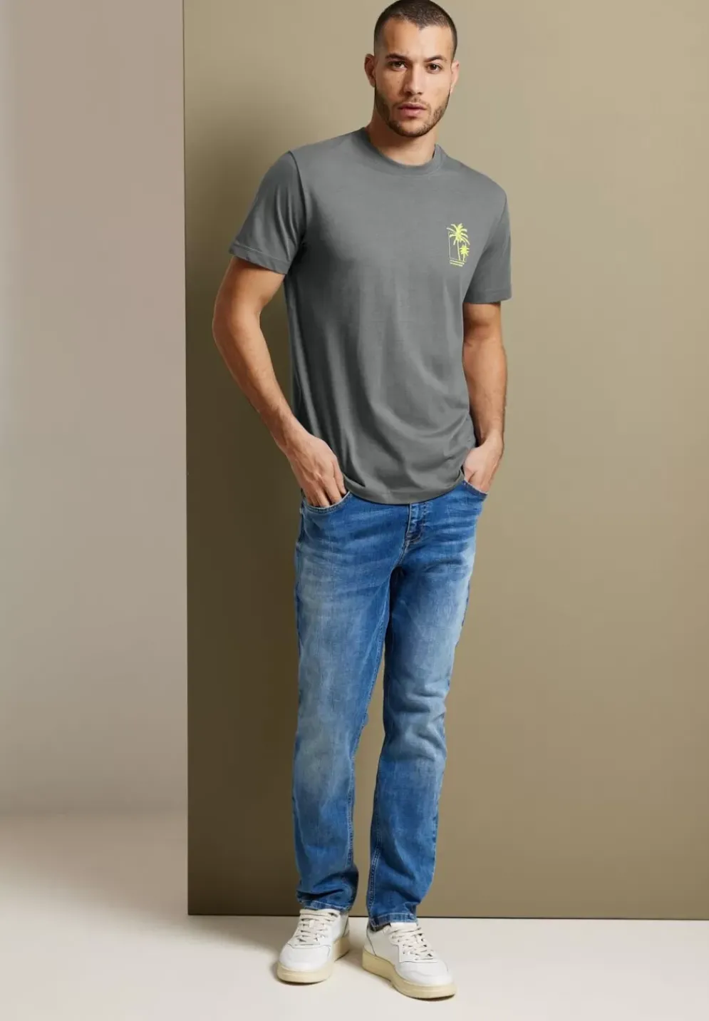 T-Shirt Mit Brustprint