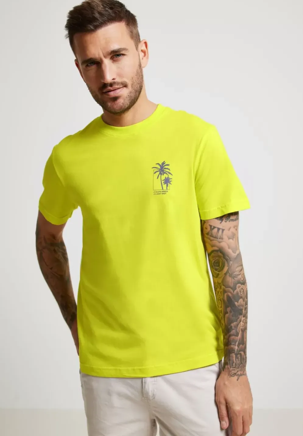 T-Shirt Mit Brustprint
