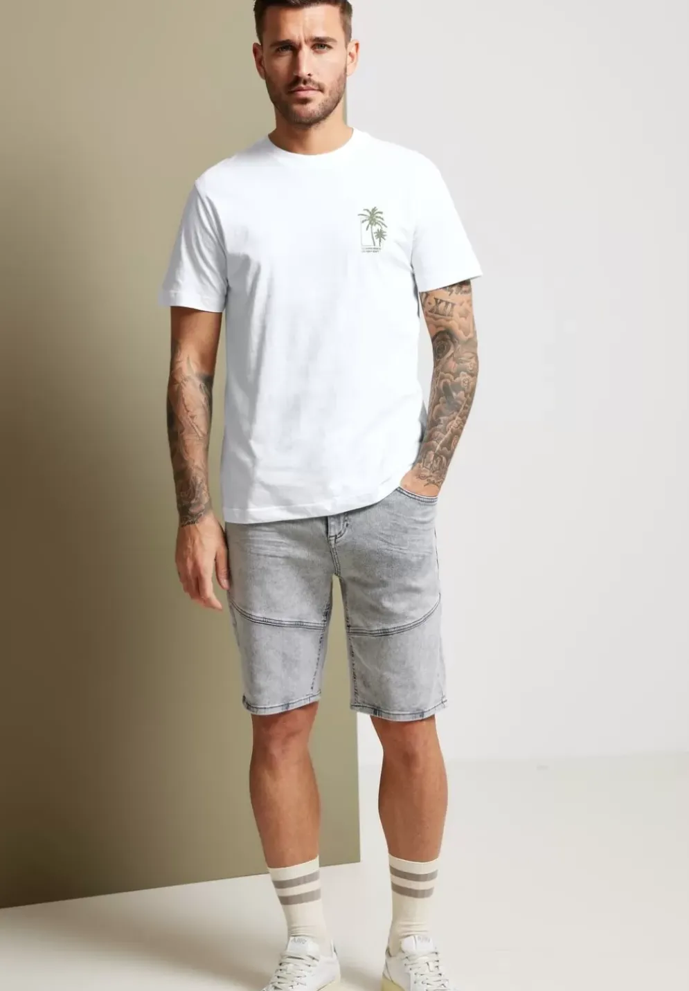 T-Shirt Mit Brustprint