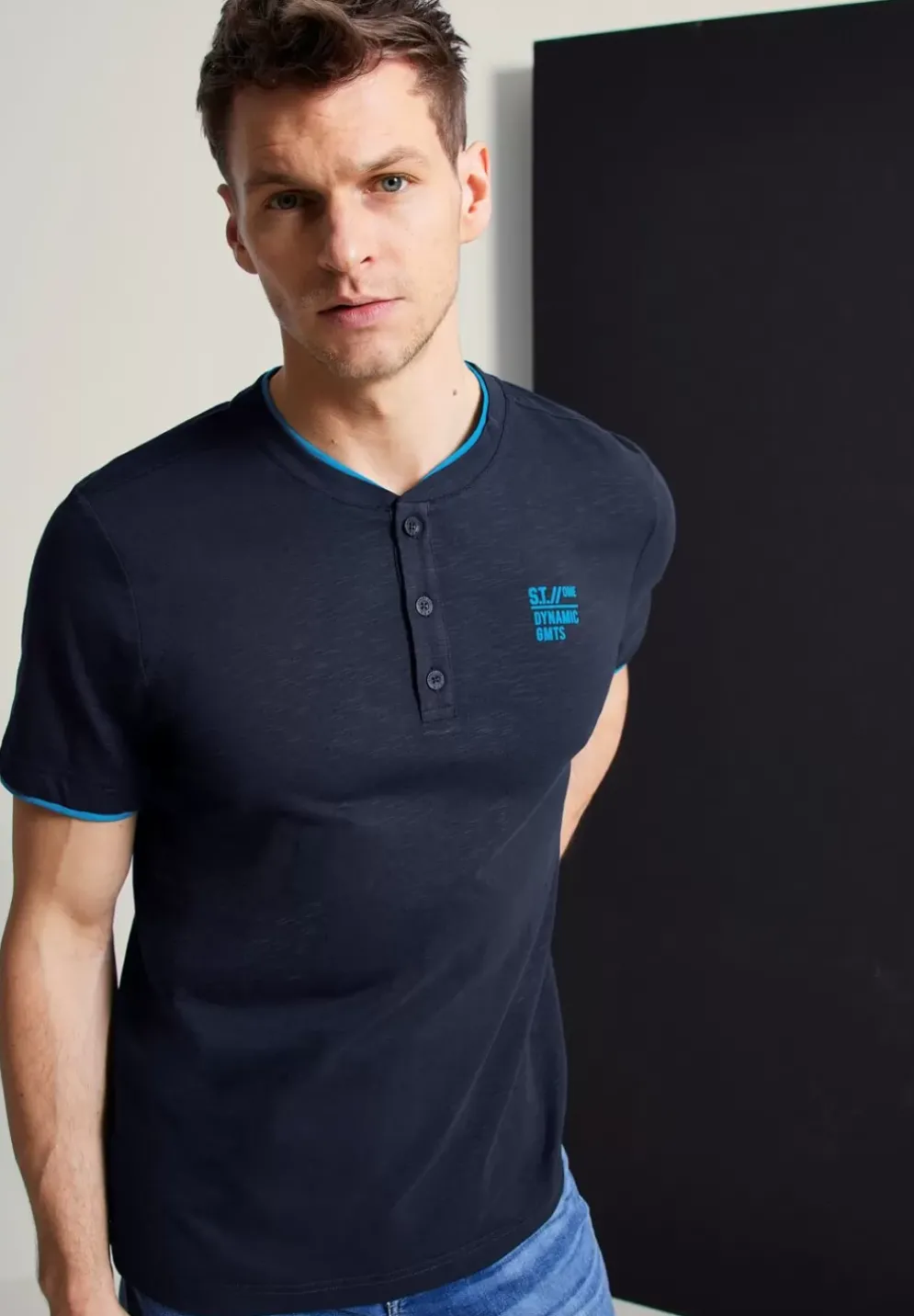 T-Shirt Mit Henleyausschnitt