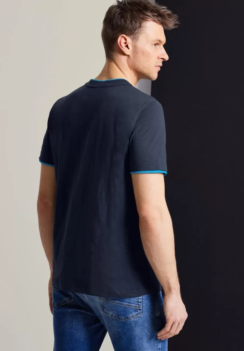 T-Shirt Mit Henleyausschnitt