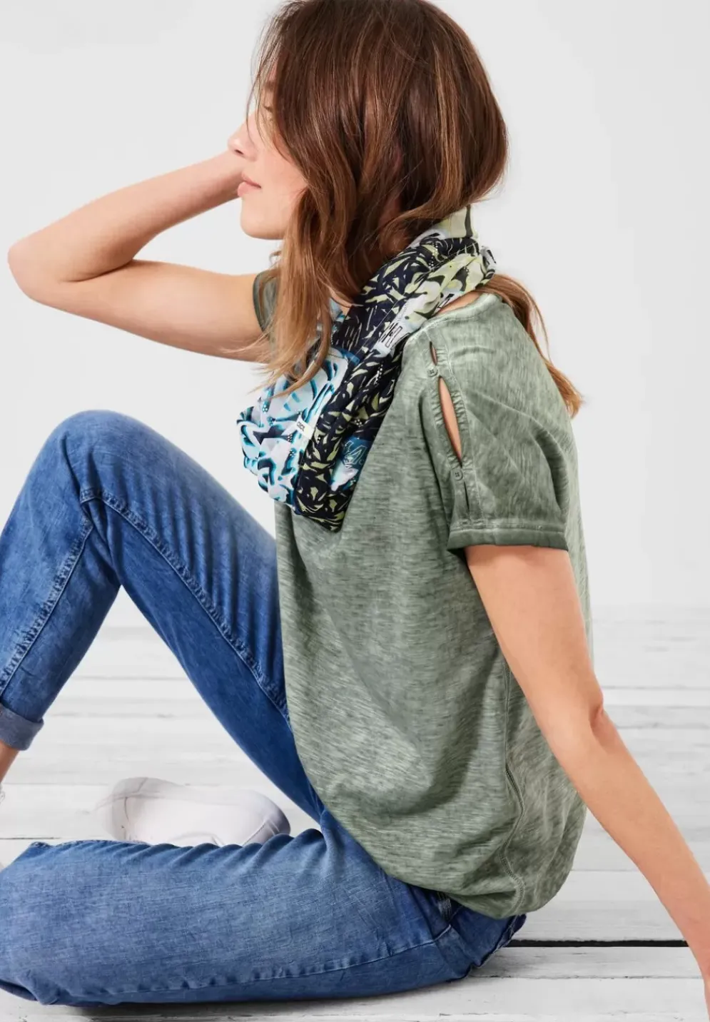T-Shirt Mit Knopfdessin