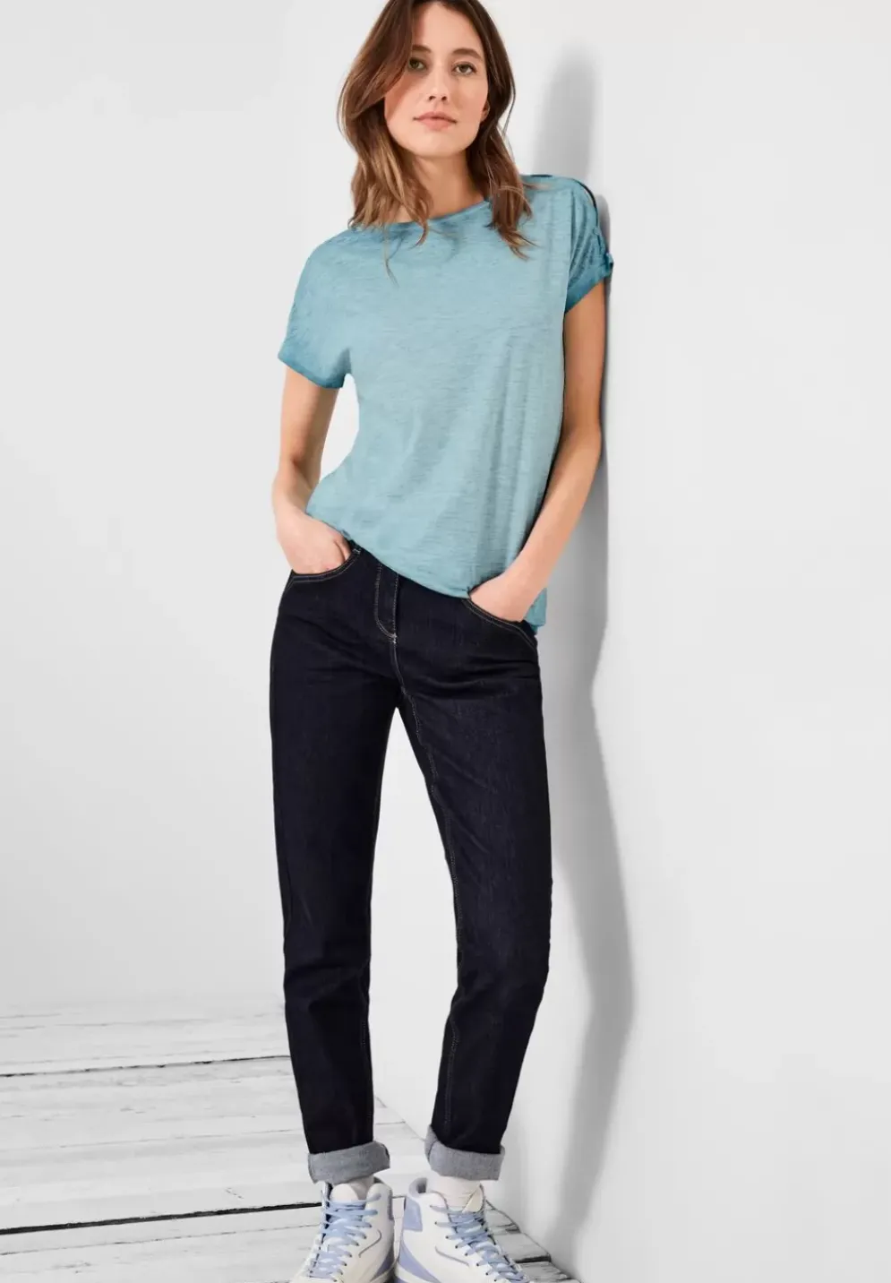 T-Shirt Mit Knopfdessin