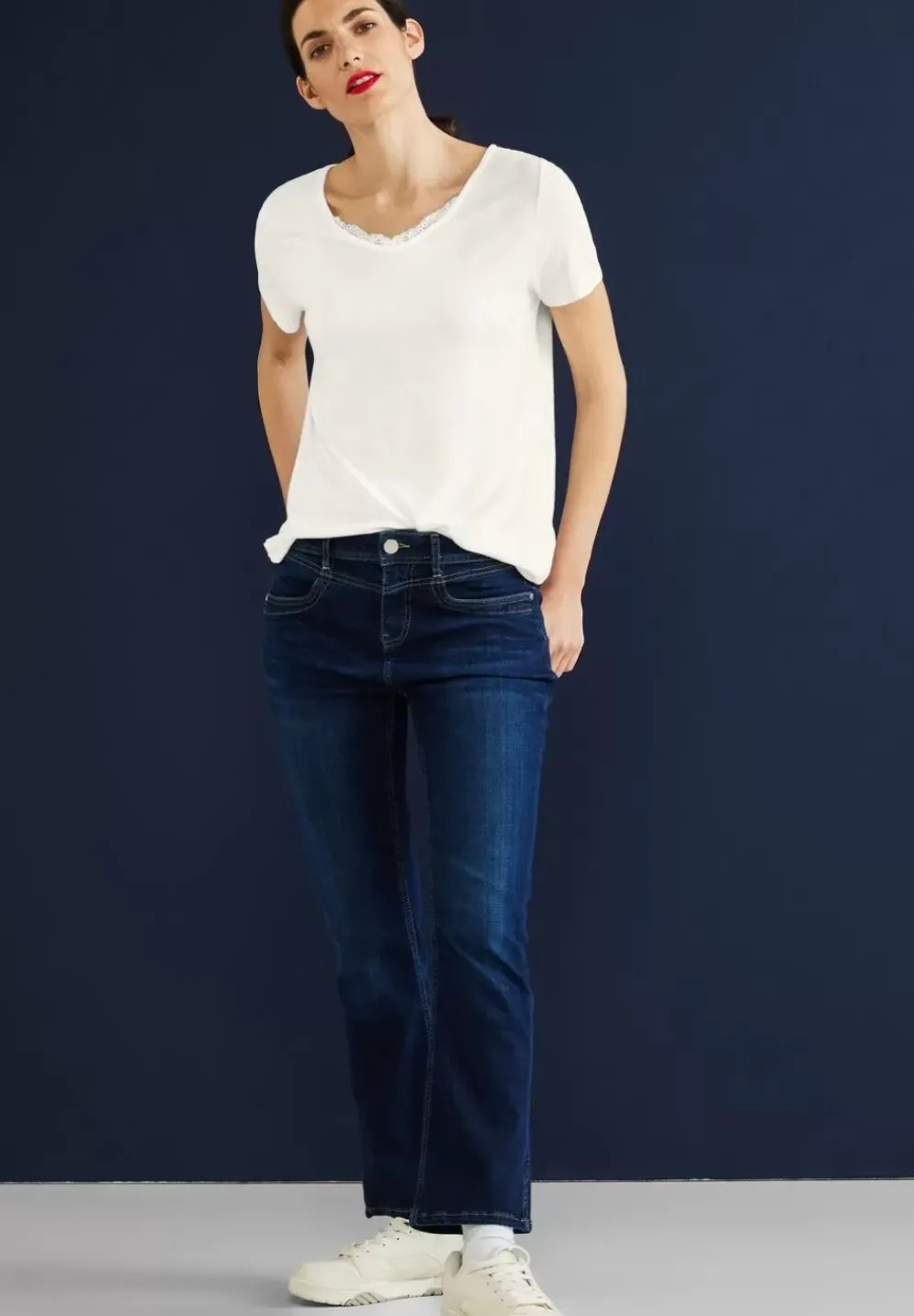 T-Shirt Mit Spitzendetail