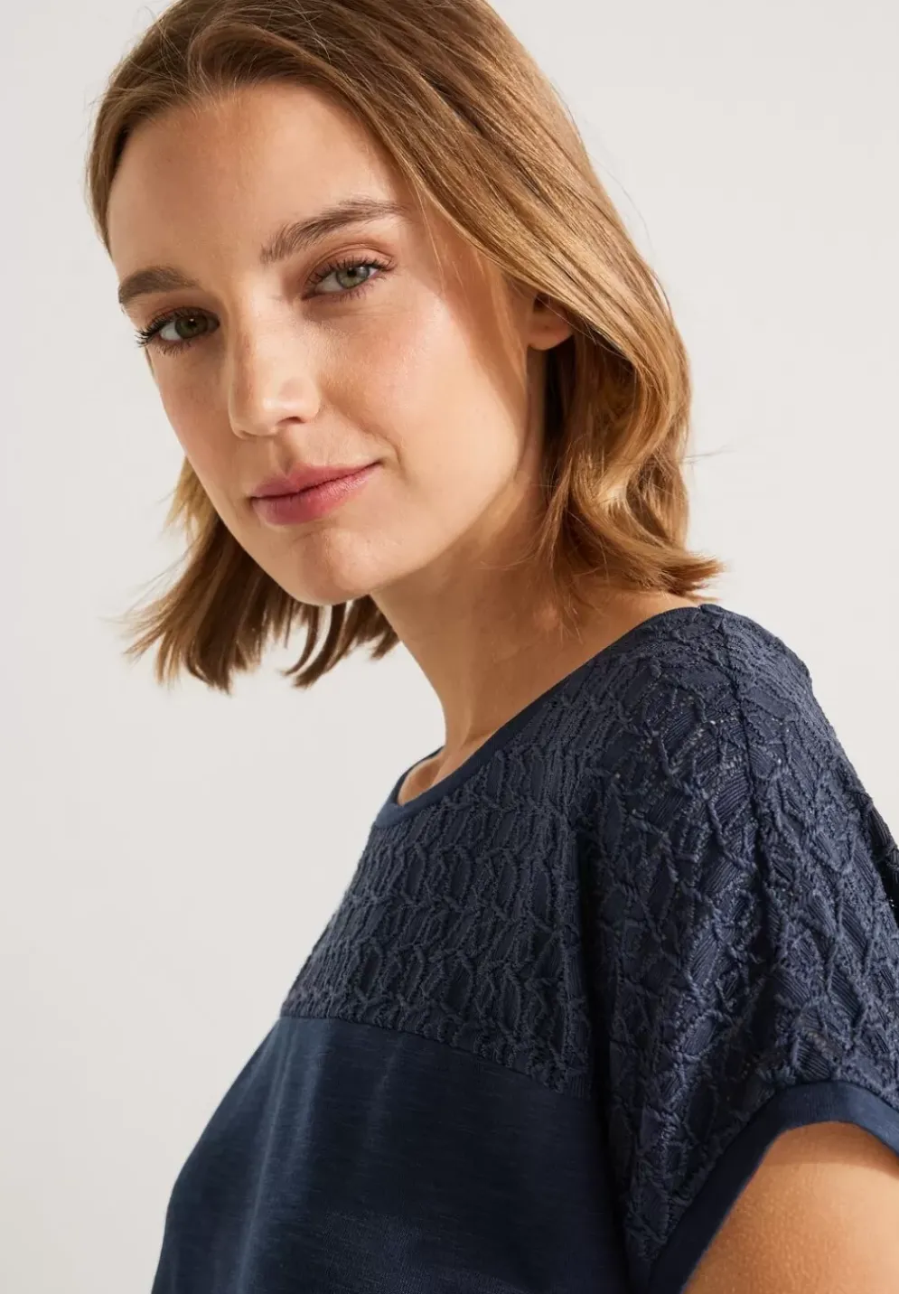 T-Shirt Mit Spitzendetails