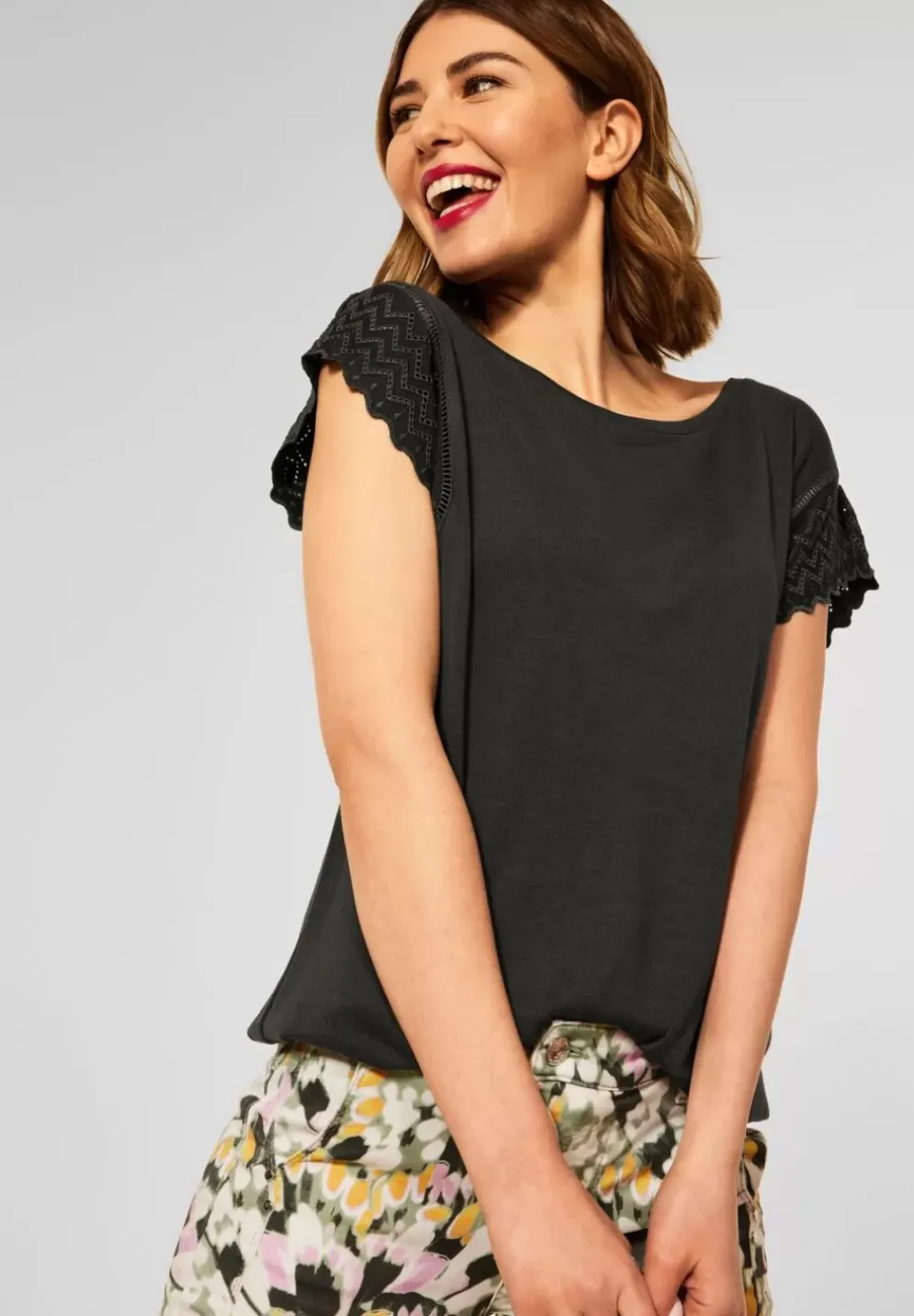 T-Shirt Mit Stickerei