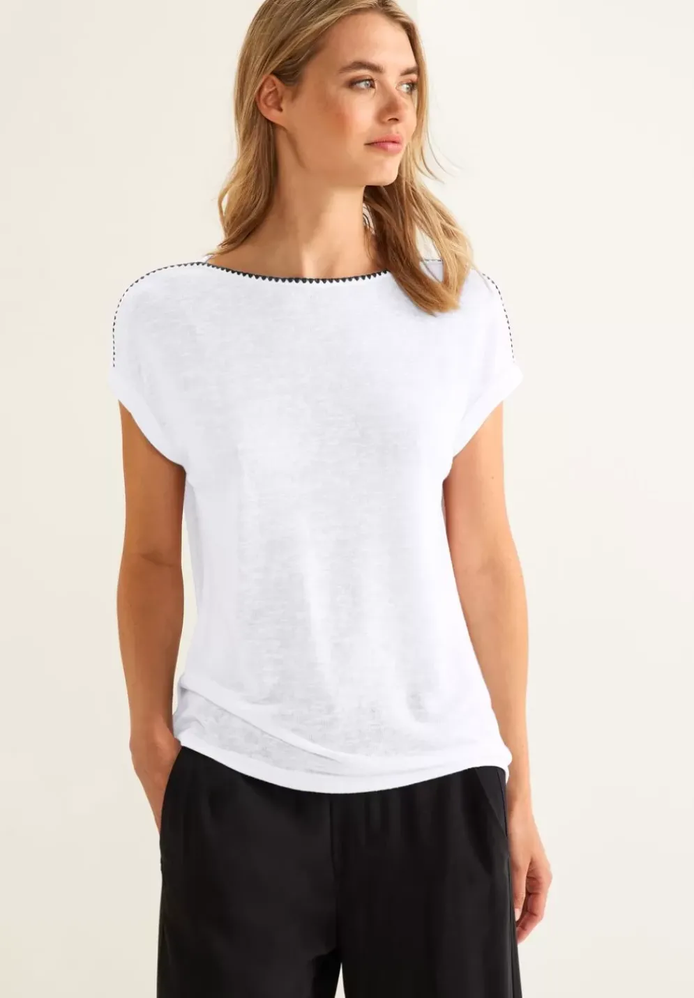 T-Shirt Mit Stickereidetails