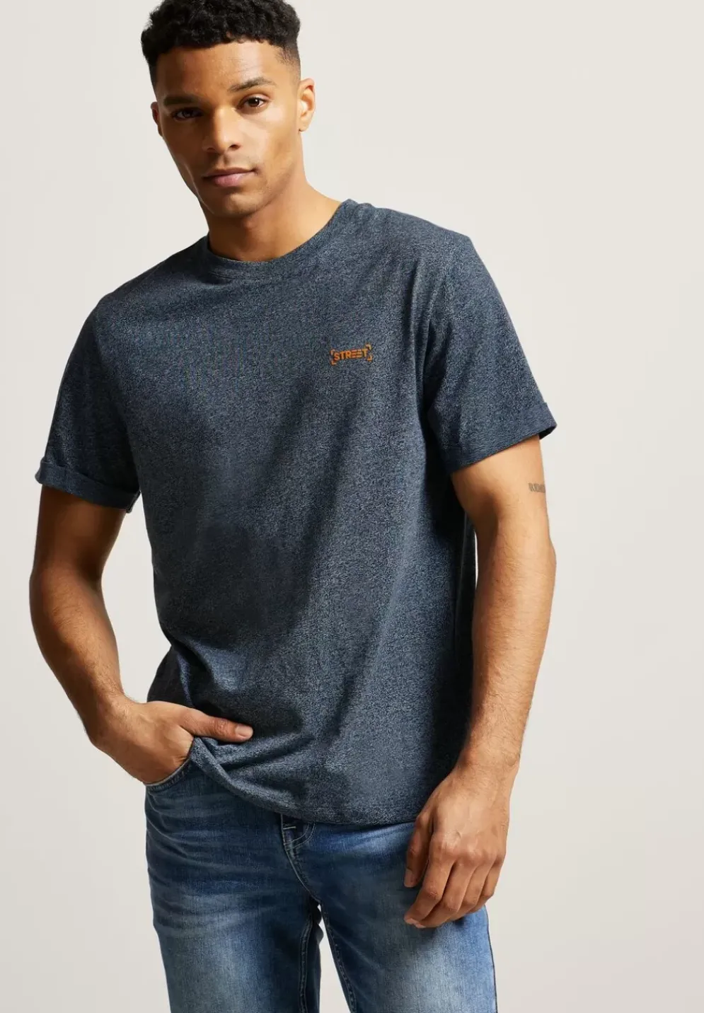 T-Shirt Mit Turn-Up