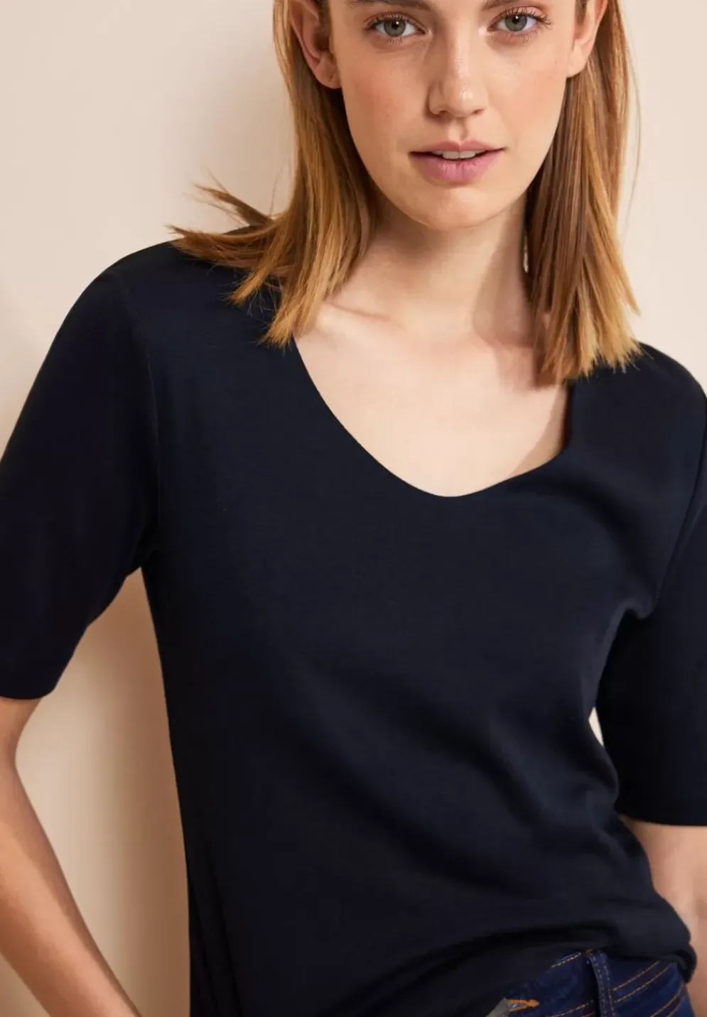 T-Shirt Mit V-Ausschnitt