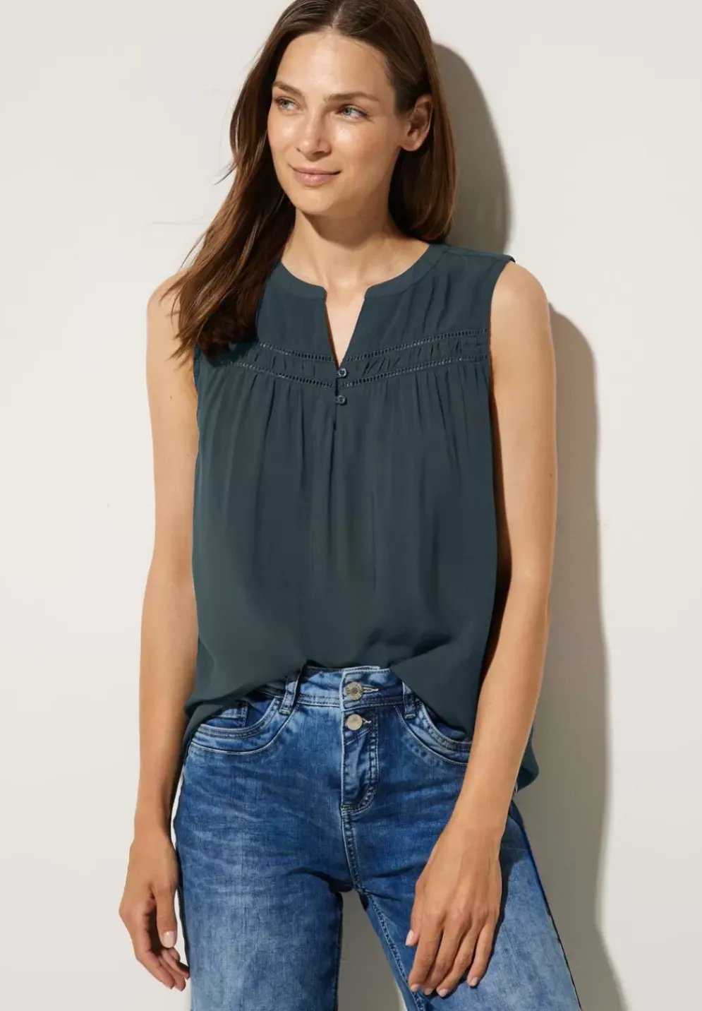 Viskosebluse Mit Hakeldetail