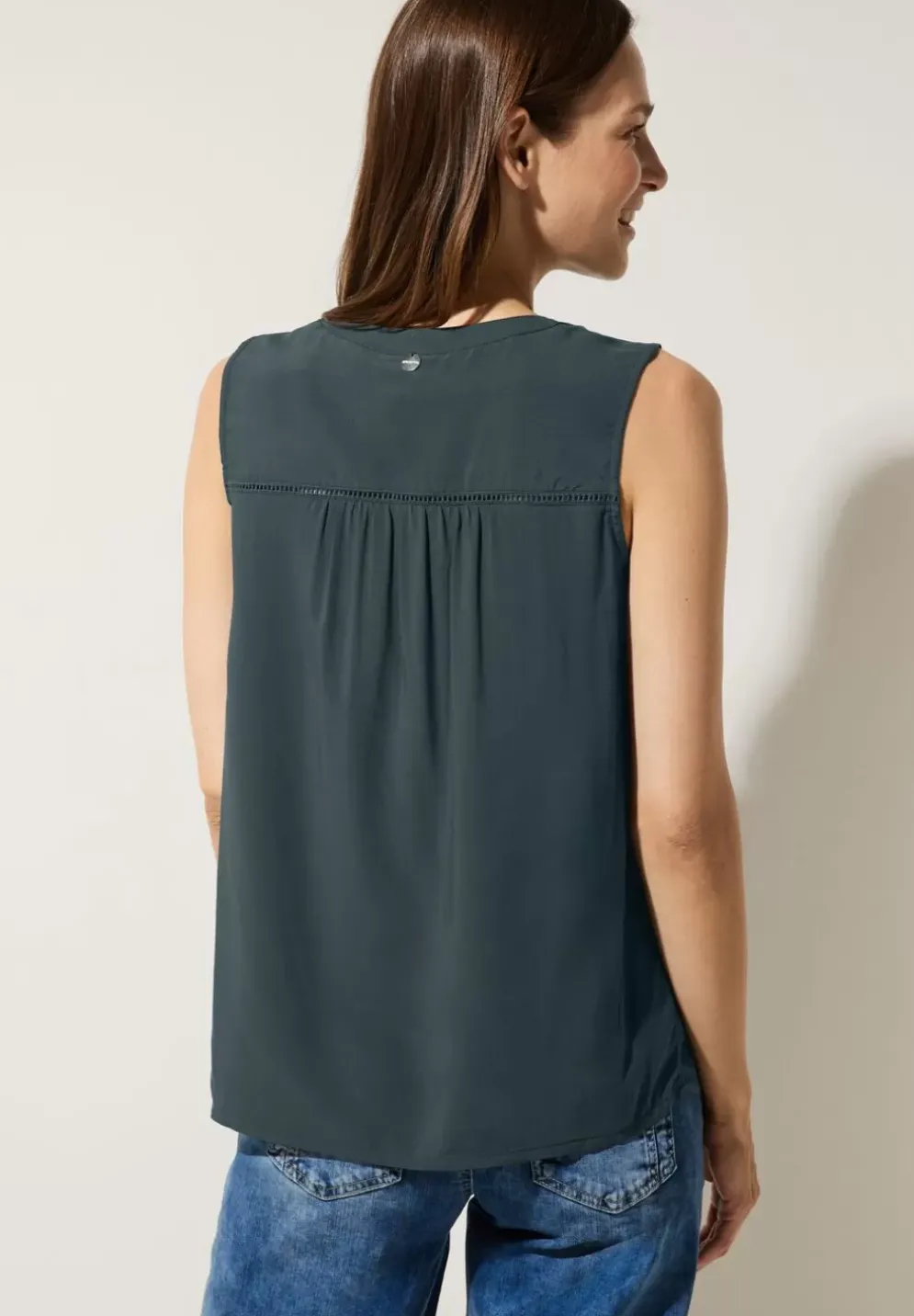 Viskosebluse Mit Hakeldetail
